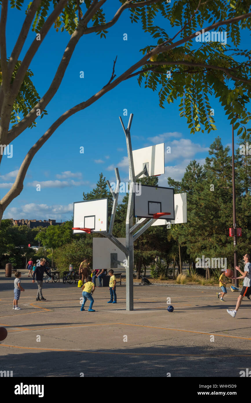 Le Voyage à Nantes, Basketballbaum, Agence Alta - L'arbre à basket Stock  Photo - Alamy