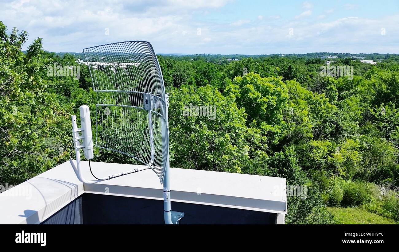 Satellite dish roof hires stock photography and images Alamy
