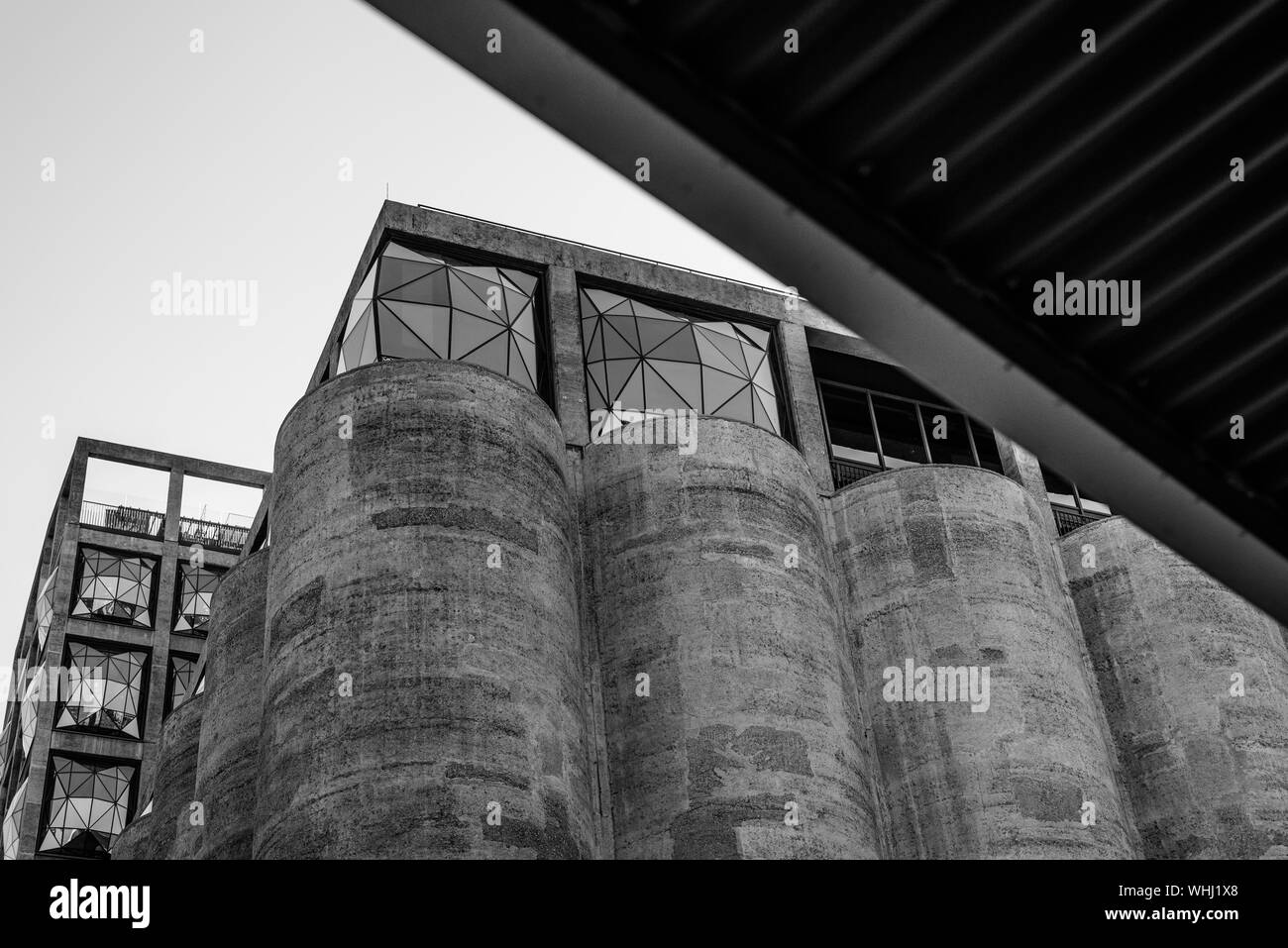 Architect Thomas Heatherwick's Zeitz Museum of Contemporary Art in Cape Town's Waterfront precinct, mixing exhibition space with the Silo Hotel on top Stock Photo