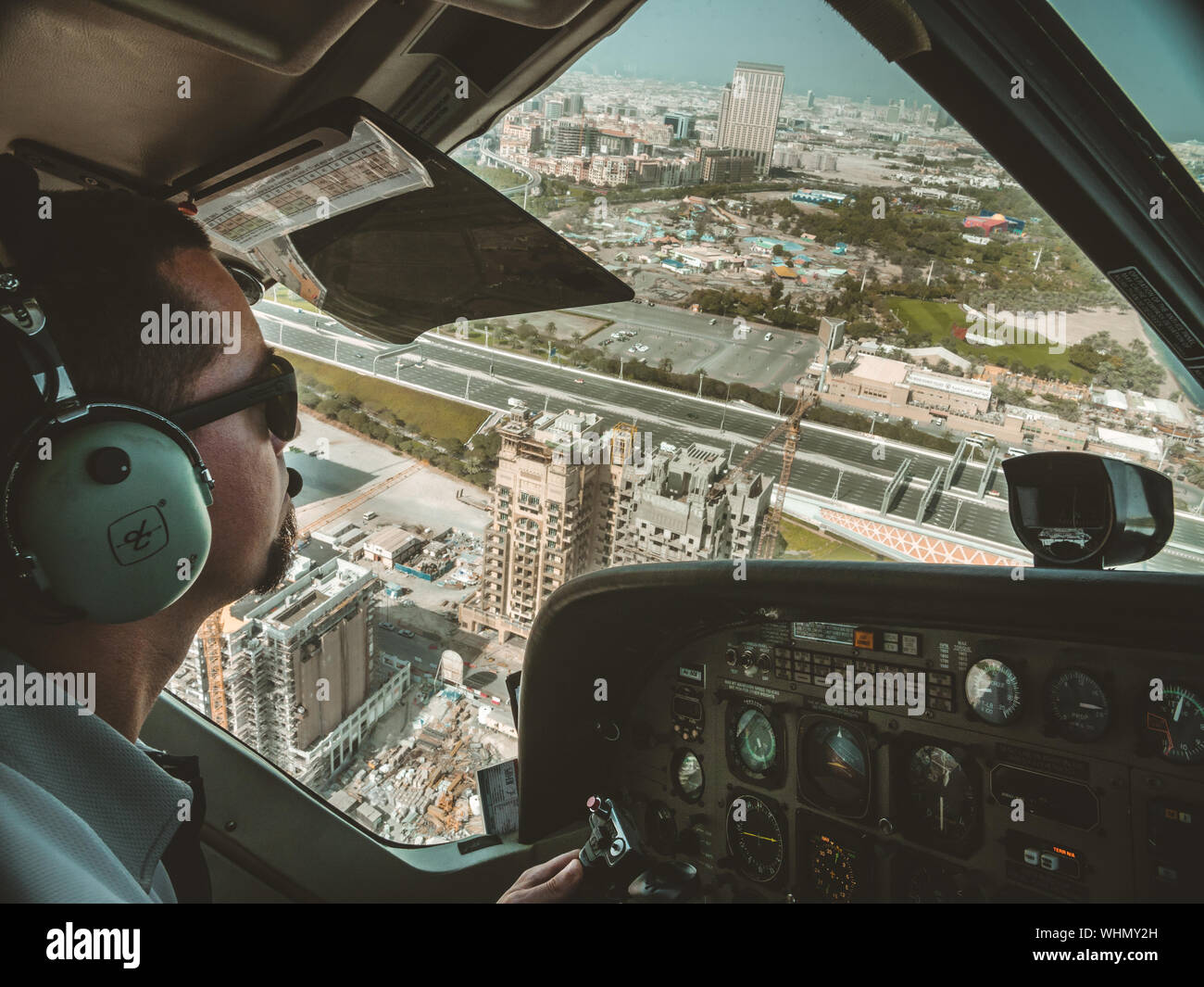 Flying helicopter hi-res stock photography and images - Alamy