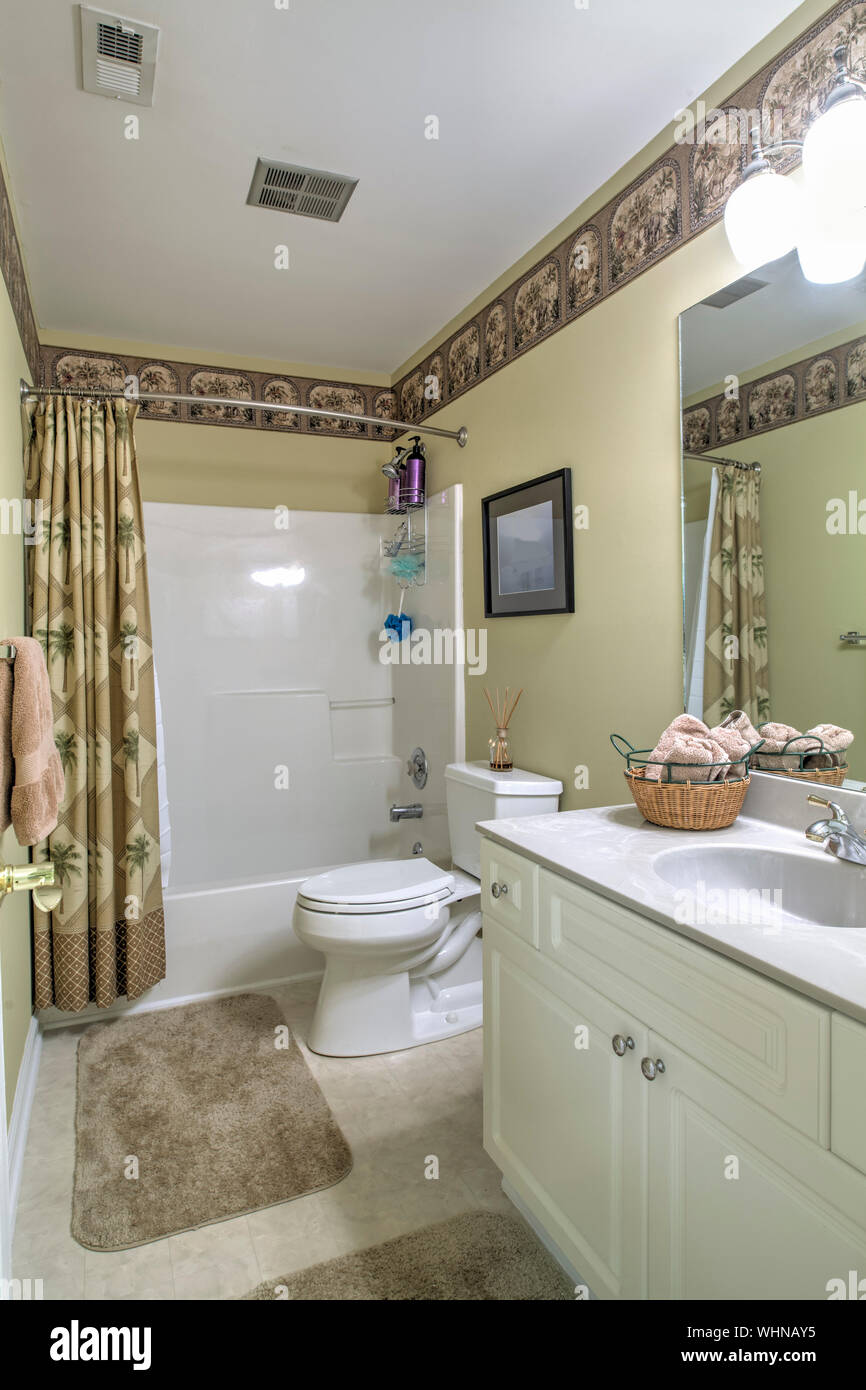 simple small dated bathroom ready for remodel Stock Photo