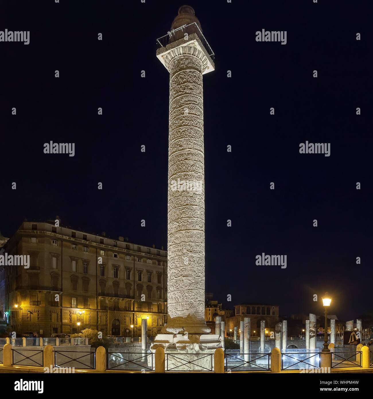 Old column night hi-res stock photography and images - Alamy