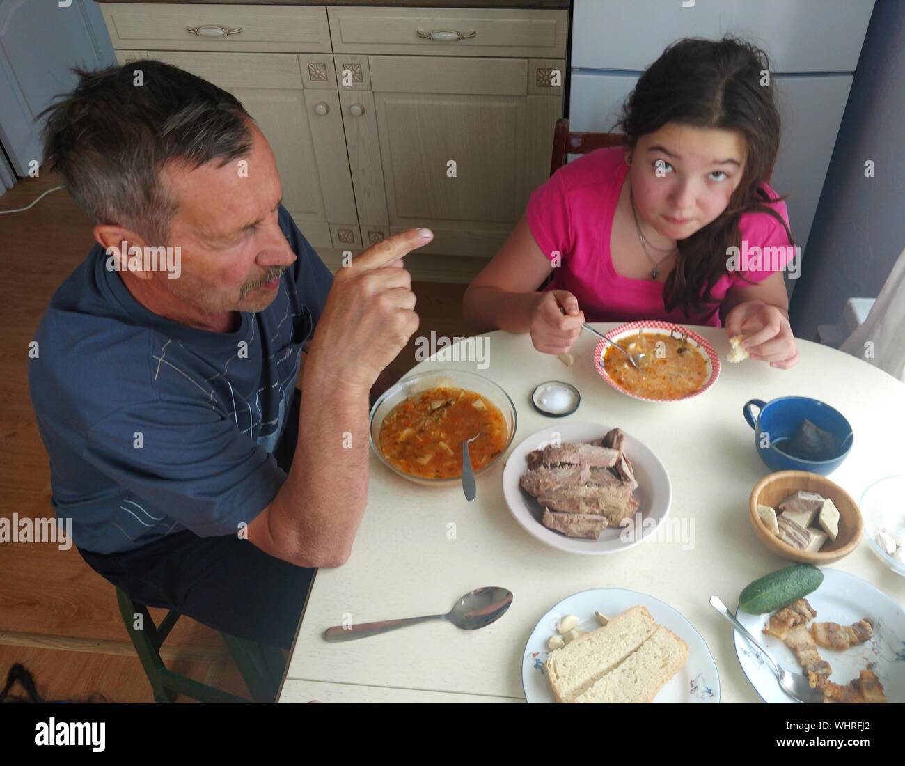Family eating healthy meal hi-res stock photography and images - Alamy