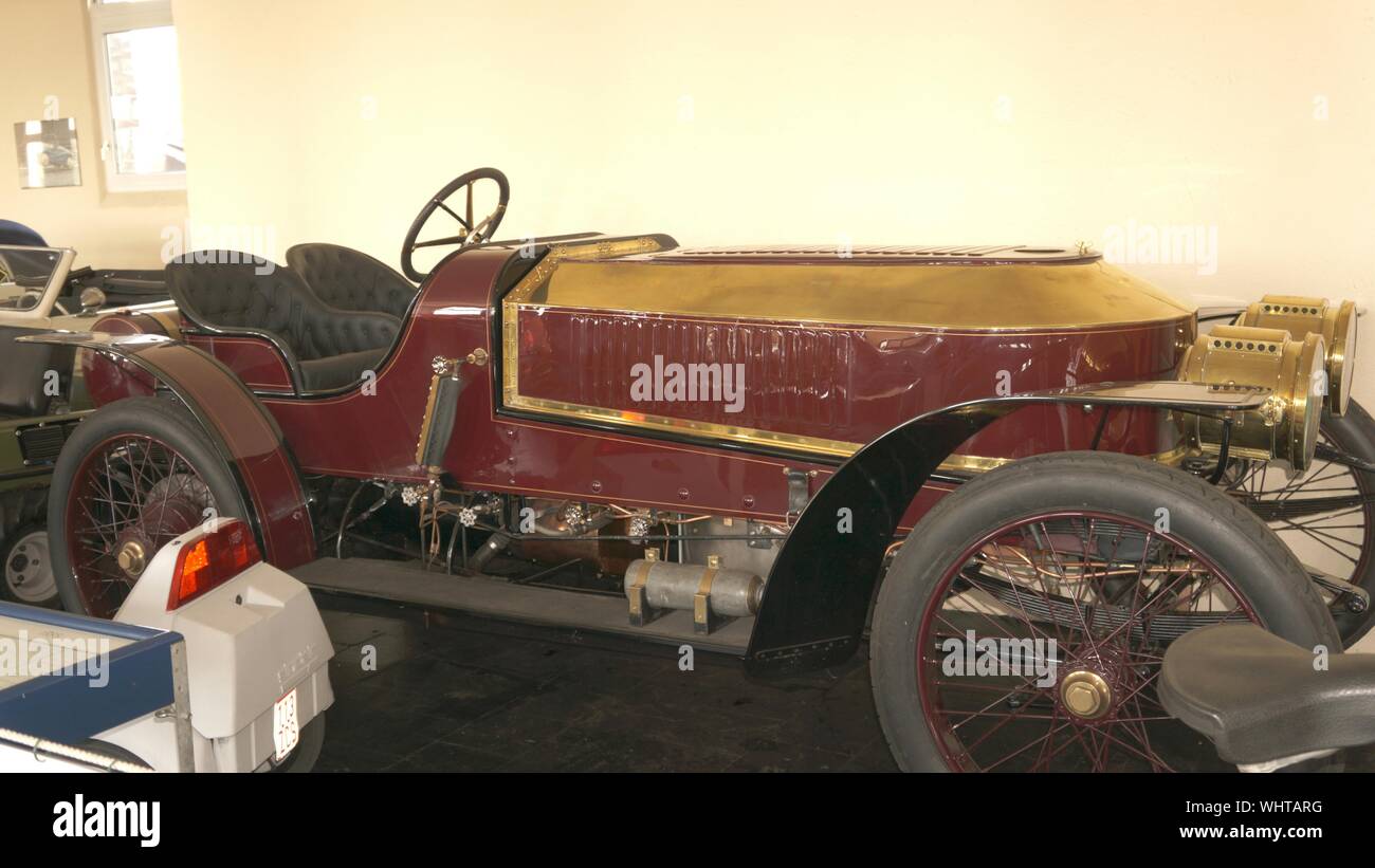 Old car showroom hires stock photography and images Alamy