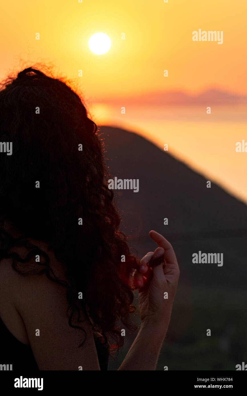 Girl watching sea sunset hi-res stock photography and images - Alamy
