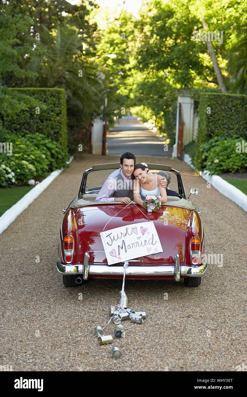 Portrait of happy bride and groom in retro wedding car Stock Photo - Alamy