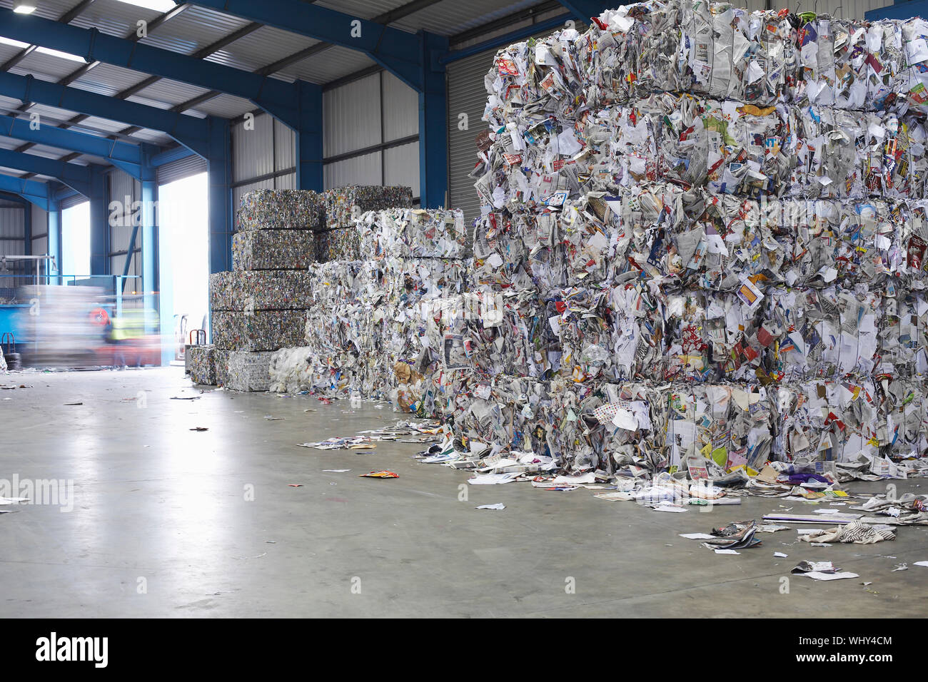 переработка мусора. утилизация макулатуры. вторсырьё пластик. утилизация макулатуры. получить вторичное сырье.