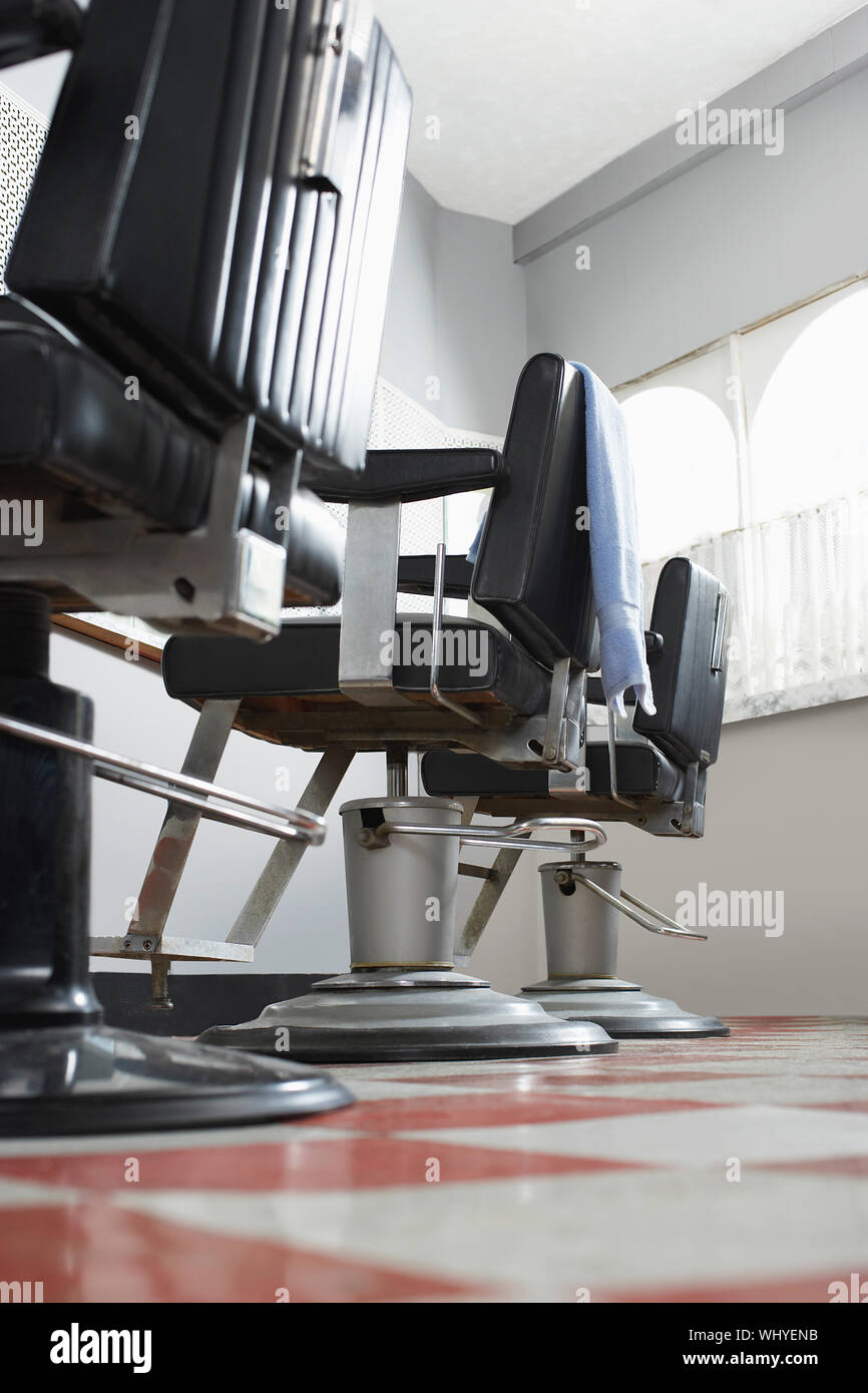 Inside empty hair salon hi-res stock photography and images - Alamy