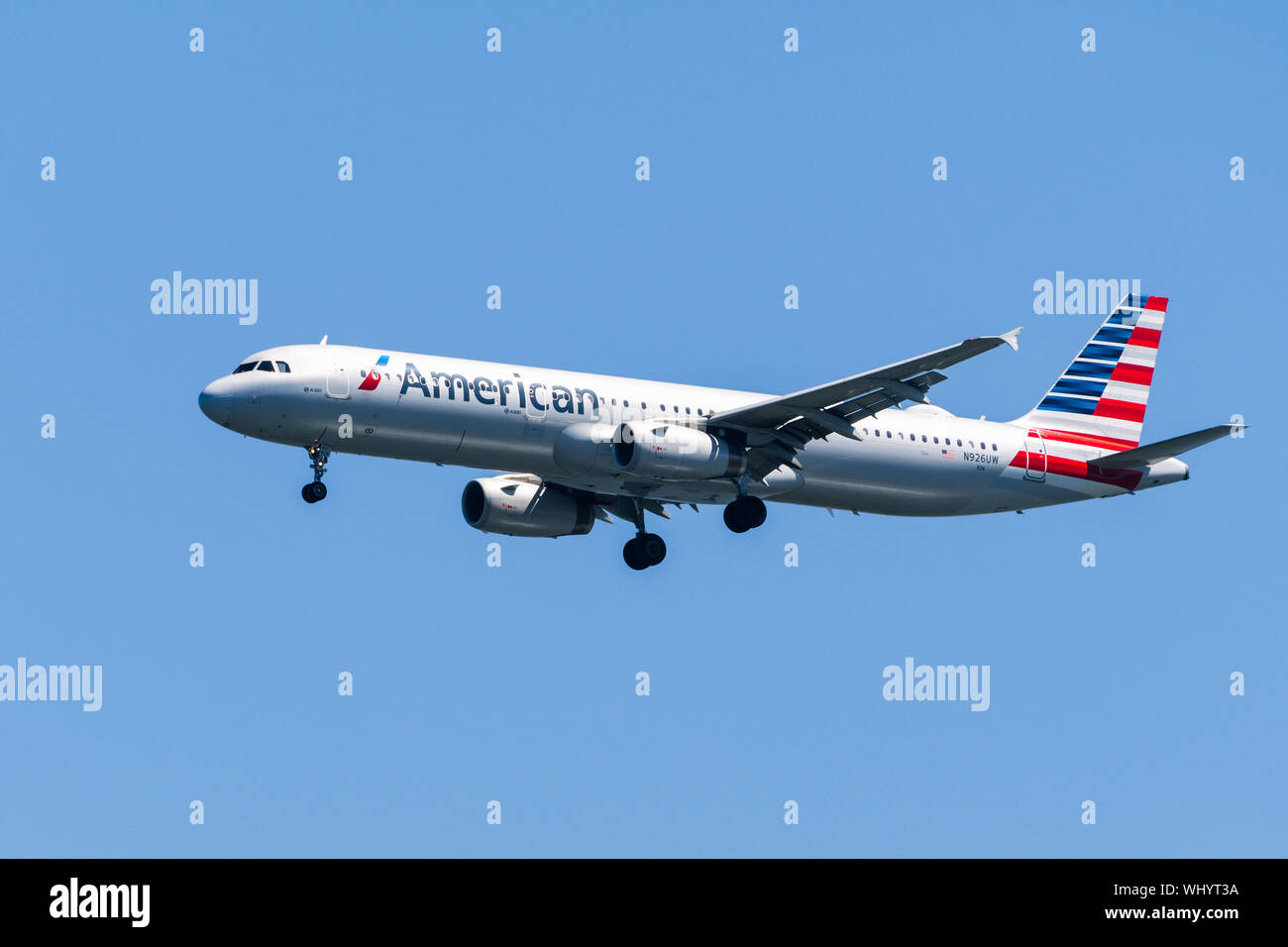 August 31, 2019 Burlingame / CA / USA - American Airlines aircraft preparing for landing at San Francisco International Airport (SFO) Stock Photo