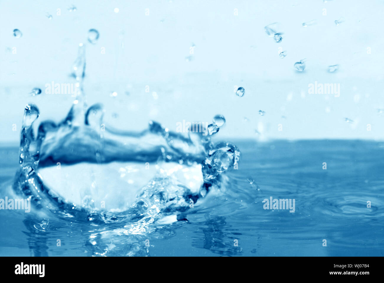 blue water splash macro close up Stock Photo - Alamy