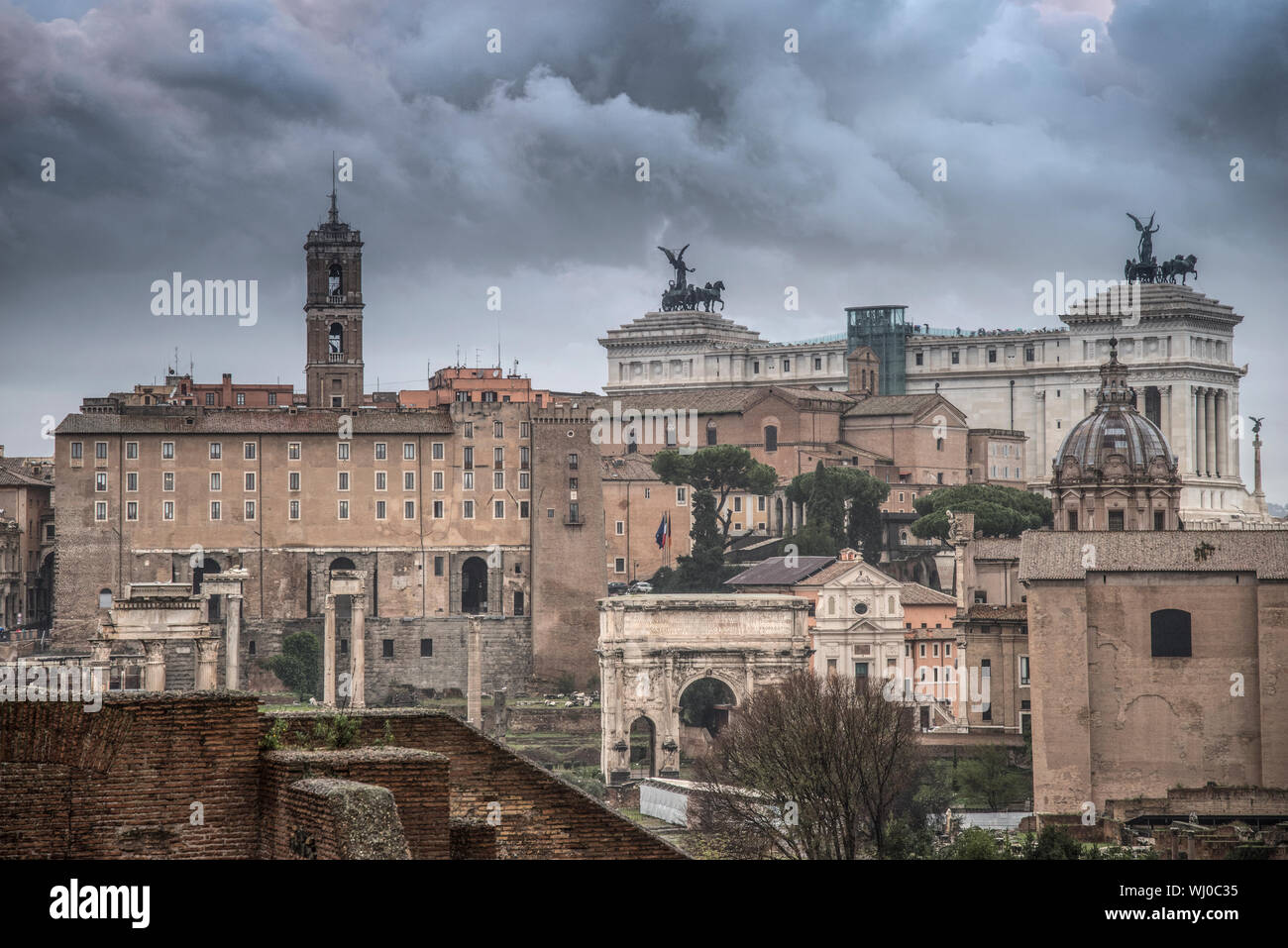 Roman Forum in the center of ancient Rome Stock Photo - Alamy