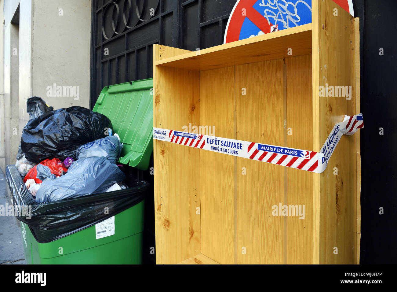 Waste disposal on the pavement - Paris - France Stock Photo