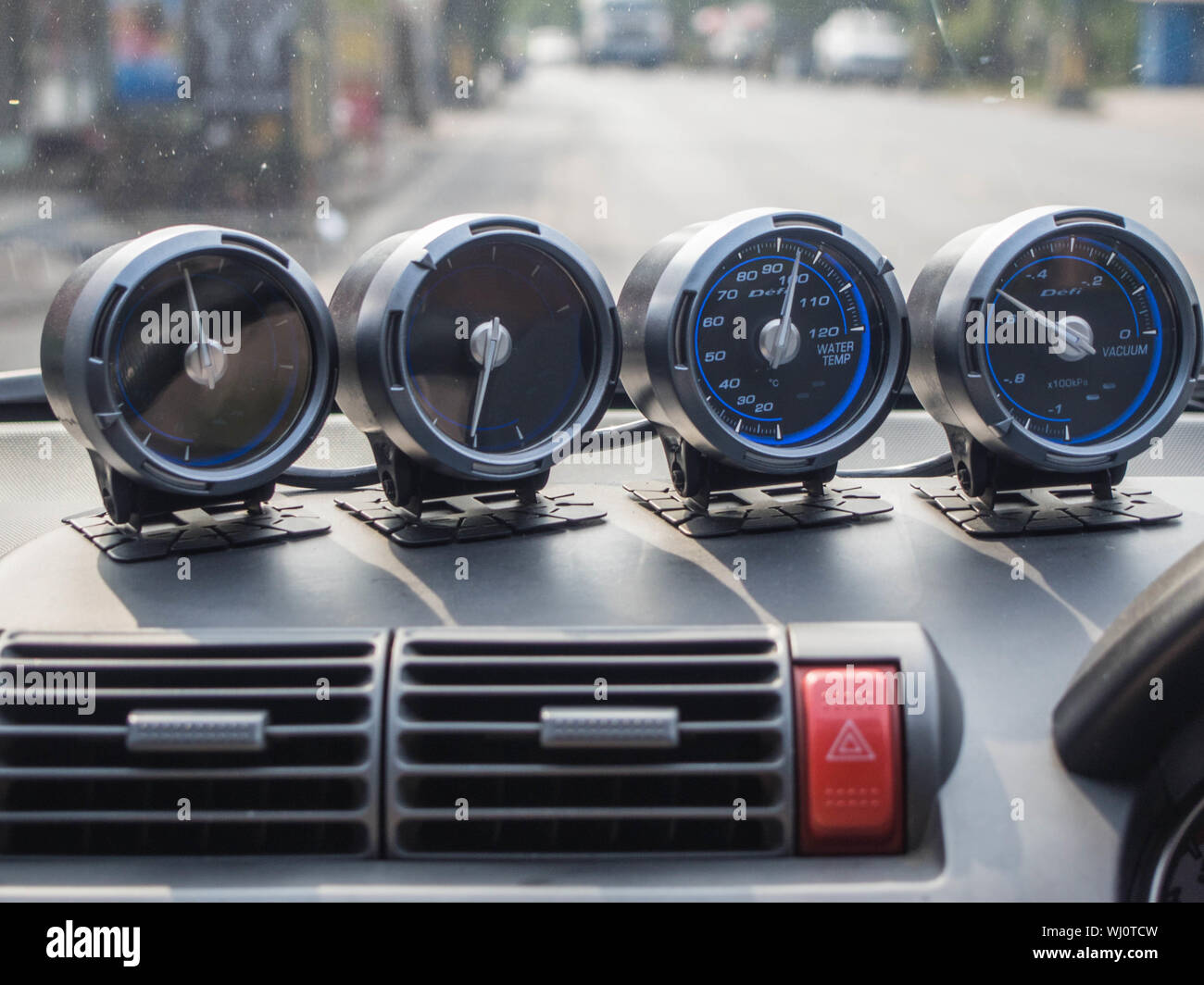 Transport gauges hires stock photography and images Alamy