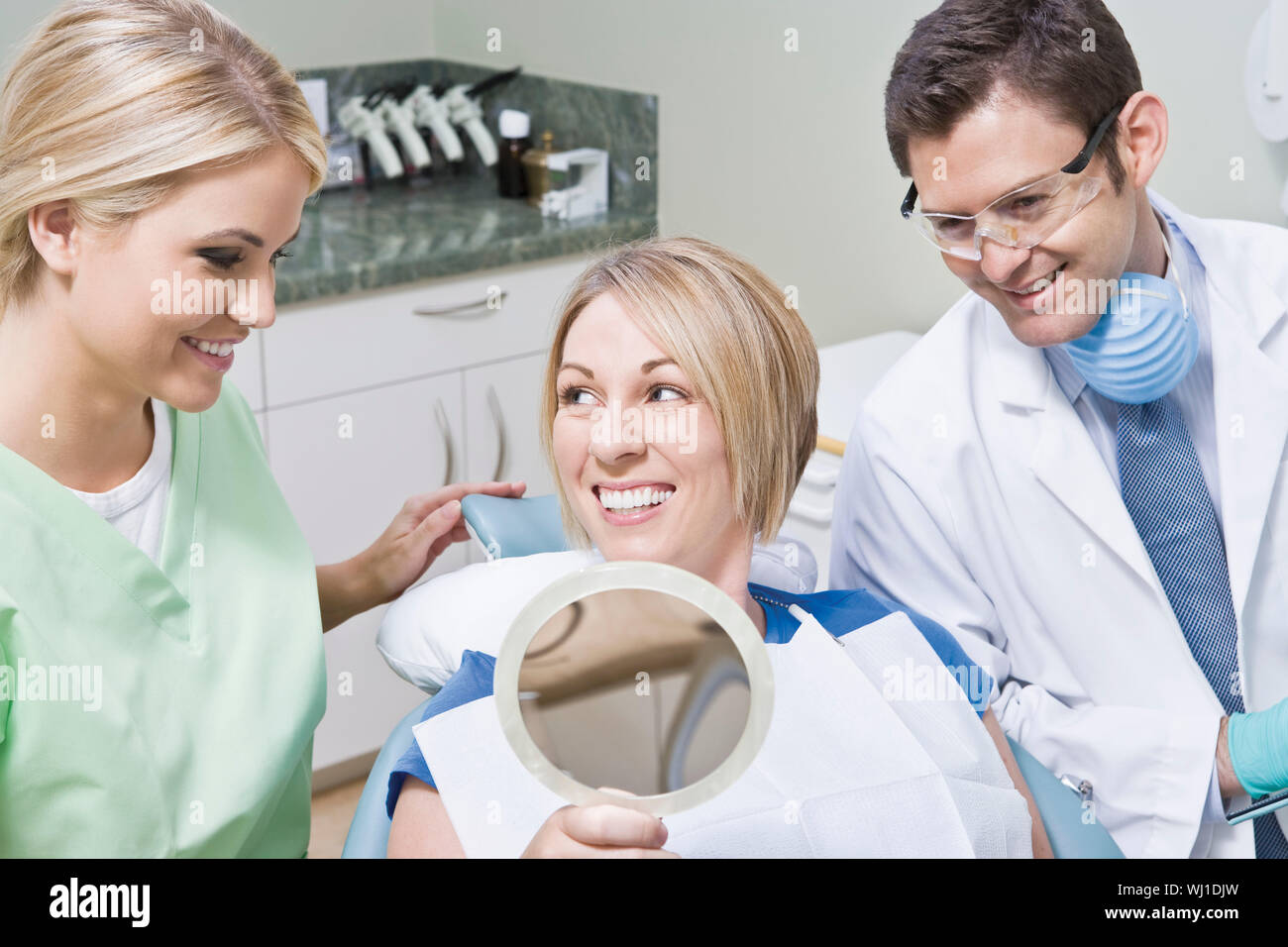 Dentist and patient using mirror Stock Photo - Alamy
