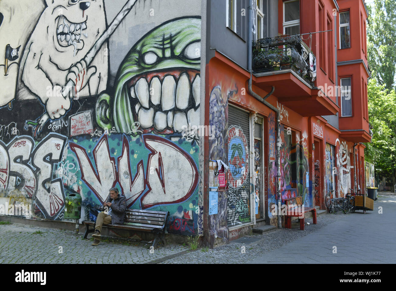 View, Outside, Outside, outside view, outside view, Berlin, brightly, Germany, colour, colourfully, sprayed, graffiti, Graffitis, house project, Katzl Stock Photo