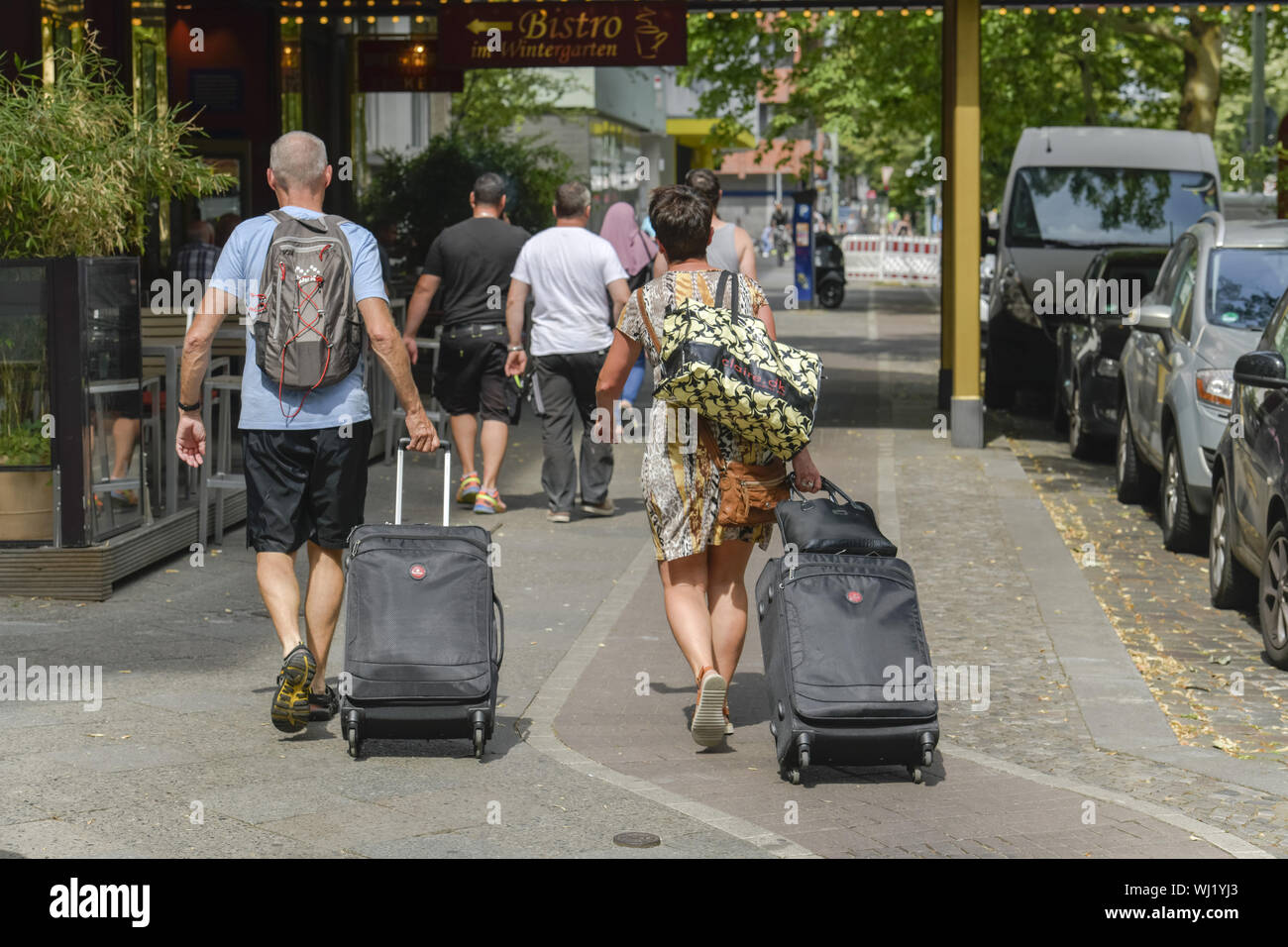 Berlin, visitor, Germany, suitcase, person, middle, passer-by, Potsdam street, Potsdam street, rolling suitcase, zoo, tourism, tourist, vacationer, To Stock Photo