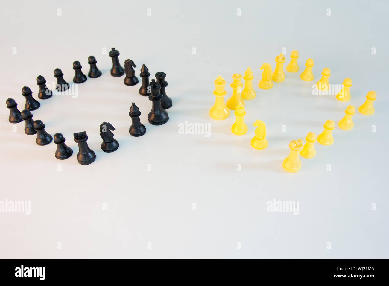 Objection Chess White chess pieces facing opposition on black chess pieces Stock Photo ...