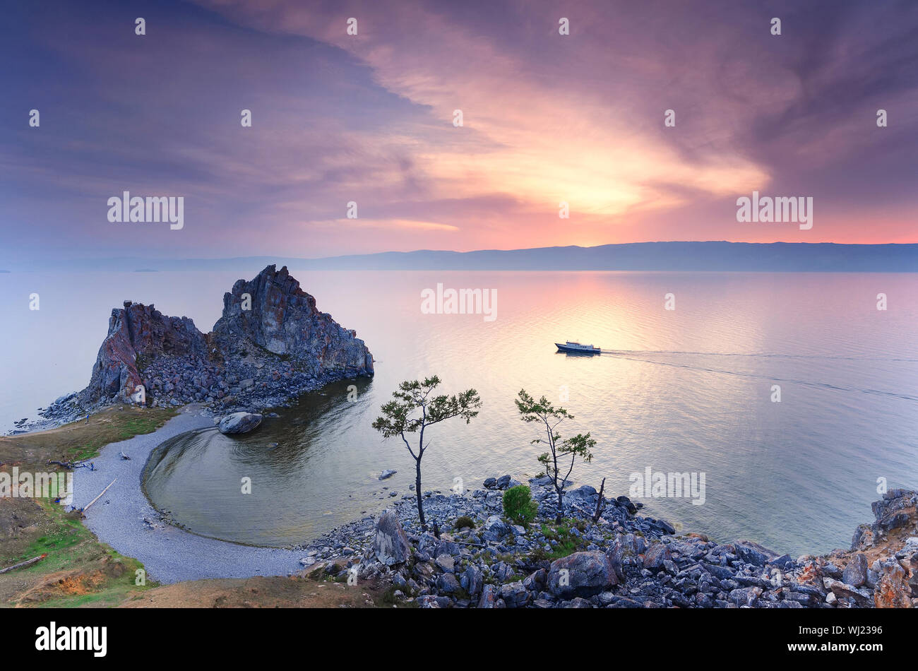 Cliff on sea hi-res stock photography and images - Alamy