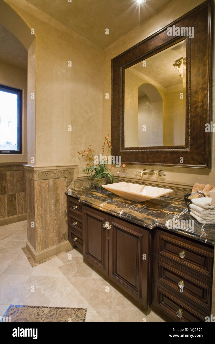 Featured image of post Beige And Dark Brown Bathroom / The floral curtain and the classic style of this beige bathroom design are really captivating.