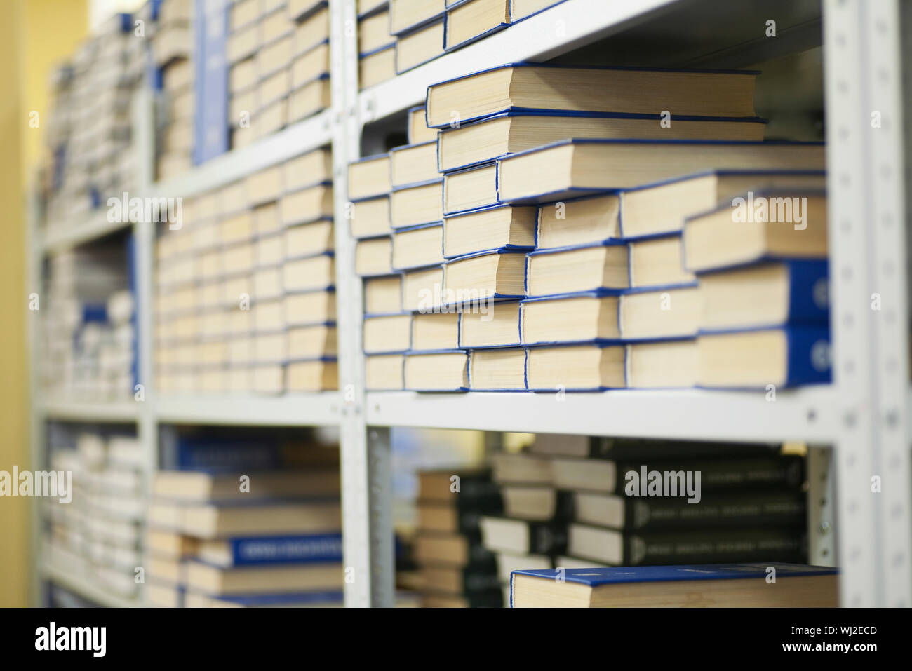 Library books on shelves Stock Photo - Alamy