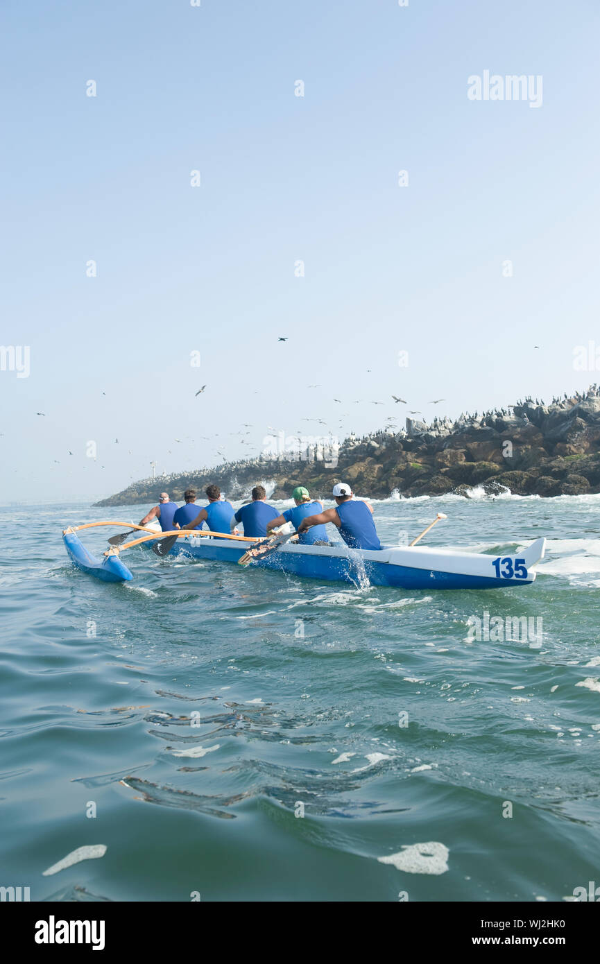 Native Racing Canoe Native american canoe race hi-res stock photography and images - Alamy