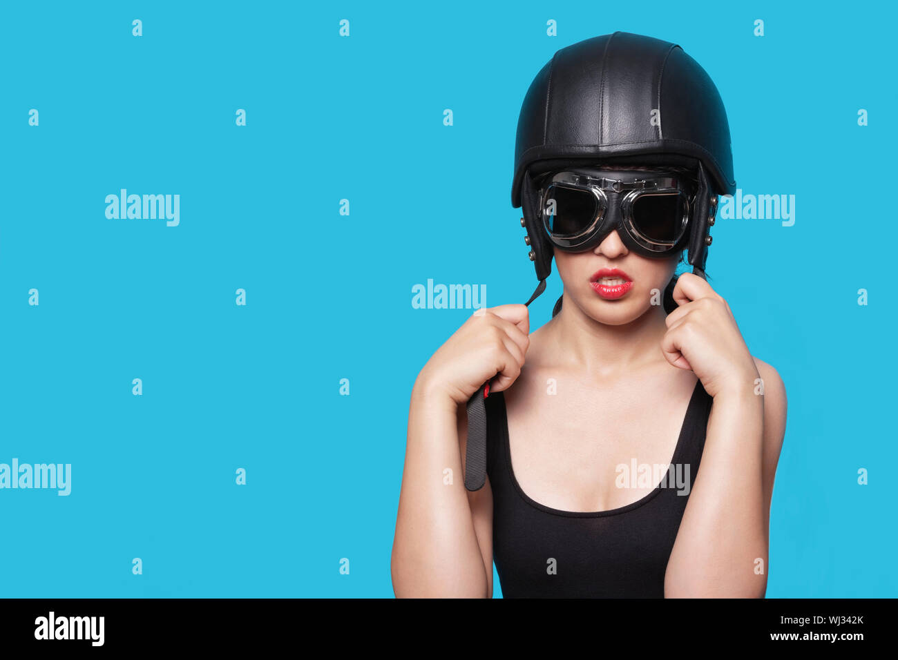 Person wearing helmet goggles hi-res stock photography and images - Alamy