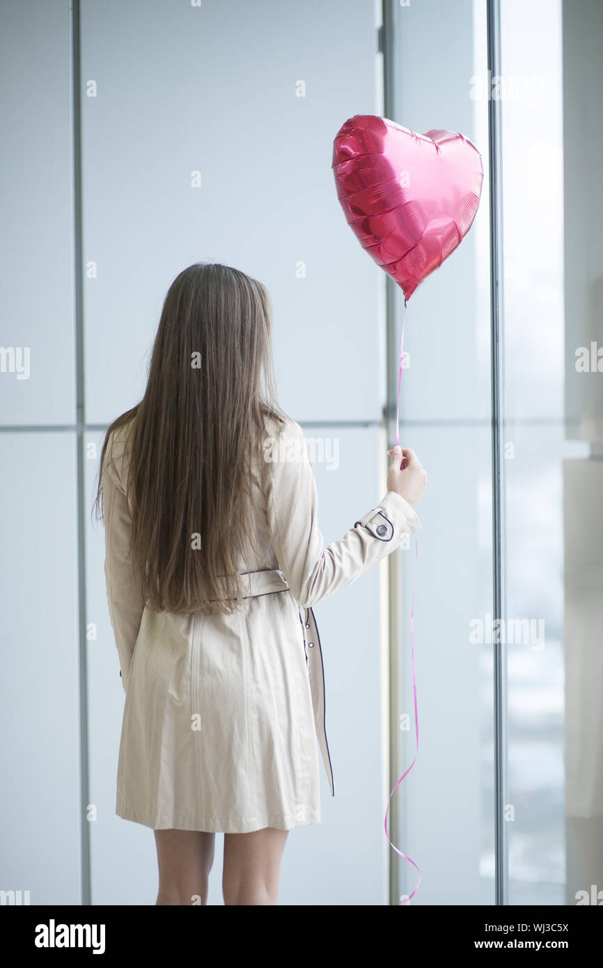 Women standing facing camera hi-res stock photography and images - Alamy