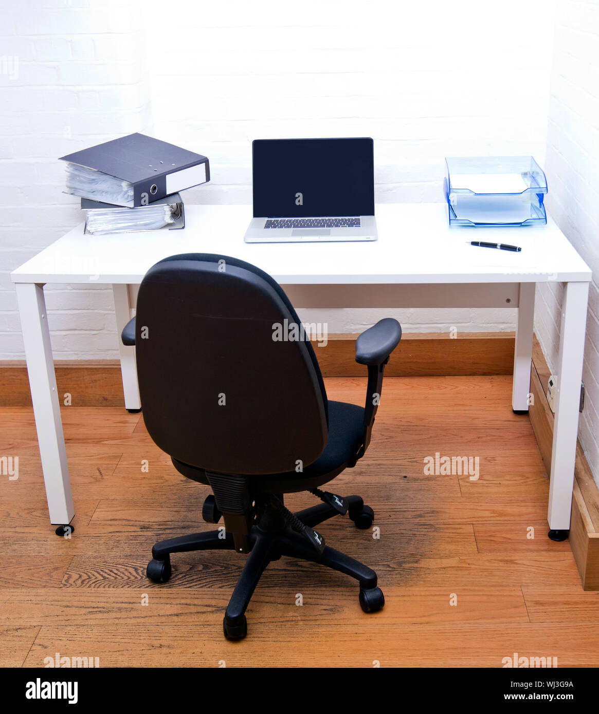 Empty office chair with laptop on desk Stock Photo - Alamy