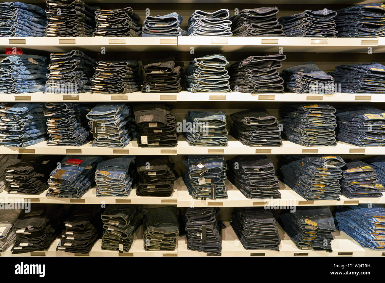 Jeans market hi-res stock photography and images - Page 18 - Alamy