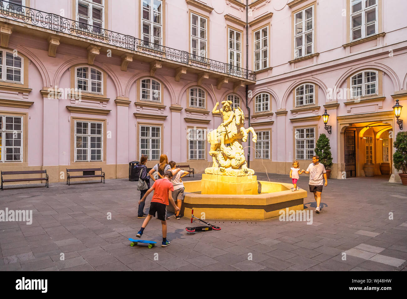 Primatial palace hi-res stock photography and images - Alamy