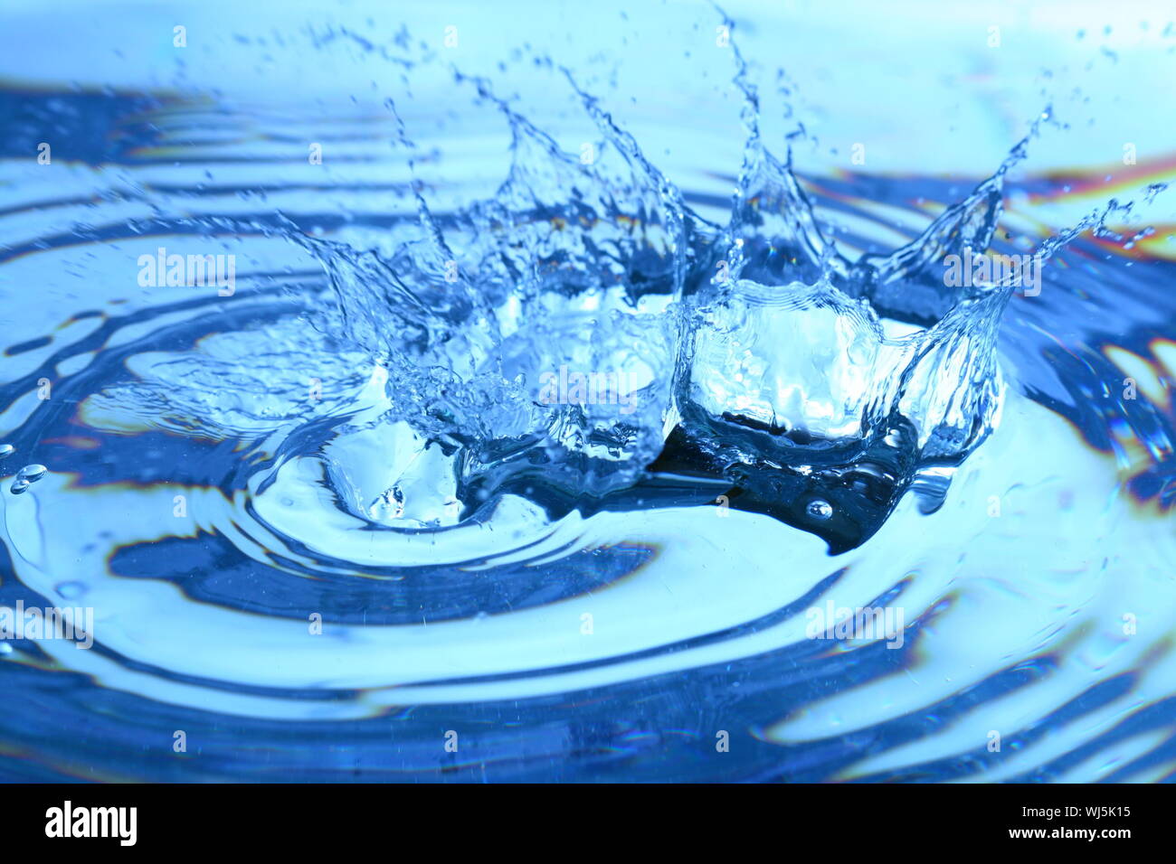 blue water splash macro close up Stock Photo - Alamy