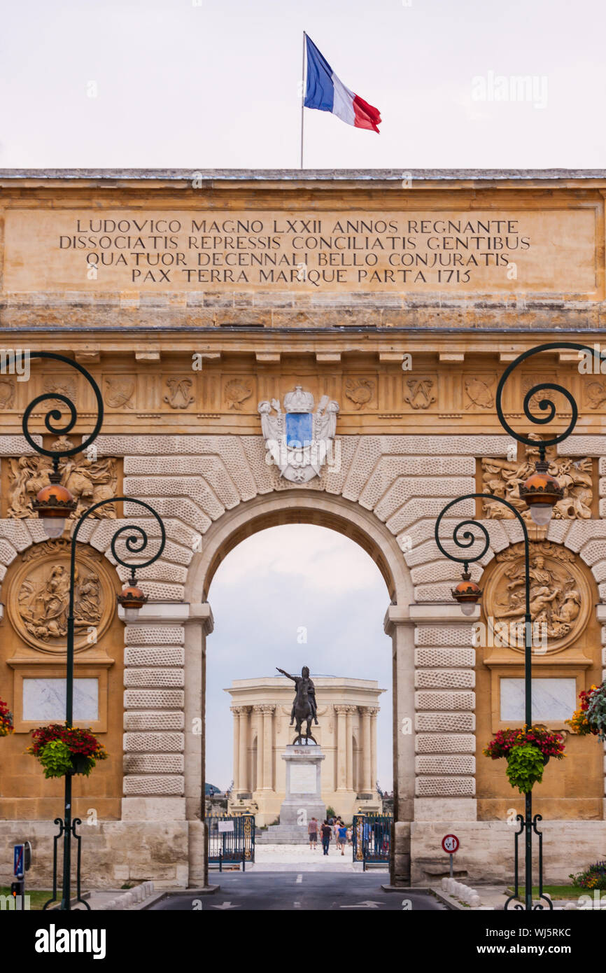 Arc De Triomphe And Chateau D Eau Palace Water Tower In The End Of Aqueduct In Montpellier France Stock Photo Alamy