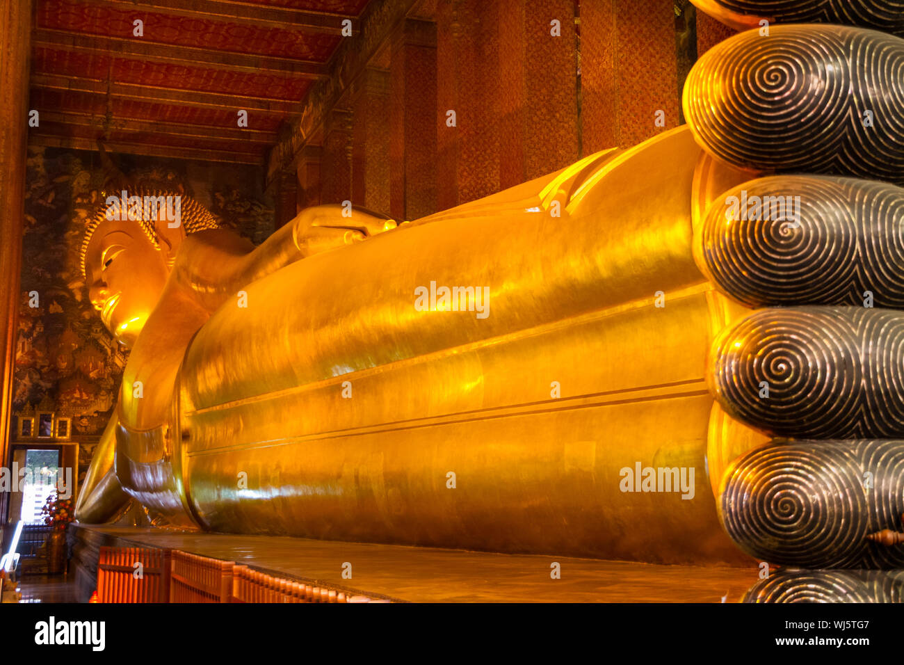 Reclining Golden Buddha In Wat Pho Temple Bangkok Thailand Stock Photo Alamy Reclining Golden Buddha In Wat Pho Temple Bangkok Thailand Stock Photo Alamy