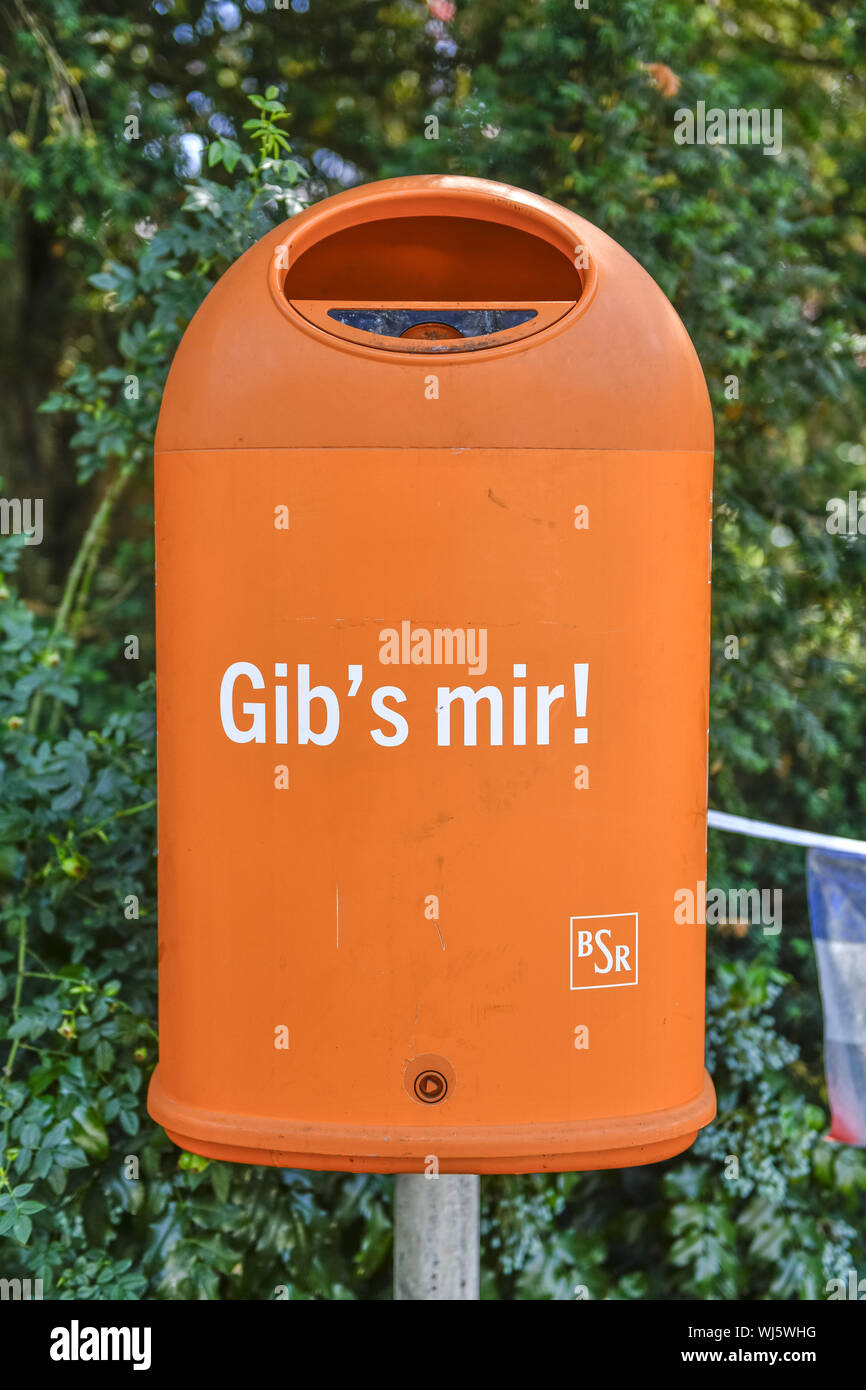 Rubbish, waste disposal, Turning on, Berlin, Berlin town cleaning, BSR, Germany, peculiarly, bucket, is there to me, funnily, strangely, laxly, funnil Stock Photo