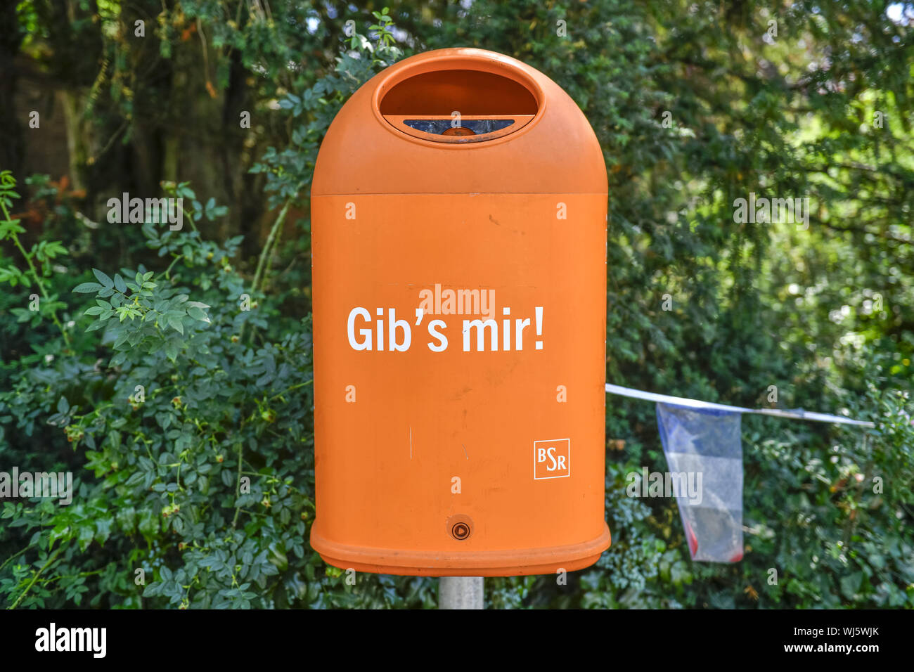 Rubbish, waste disposal, Turning on, Berlin, Berlin town cleaning, BSR, Germany, peculiarly, bucket, is there to me, funnily, strangely, laxly, funnil Stock Photo