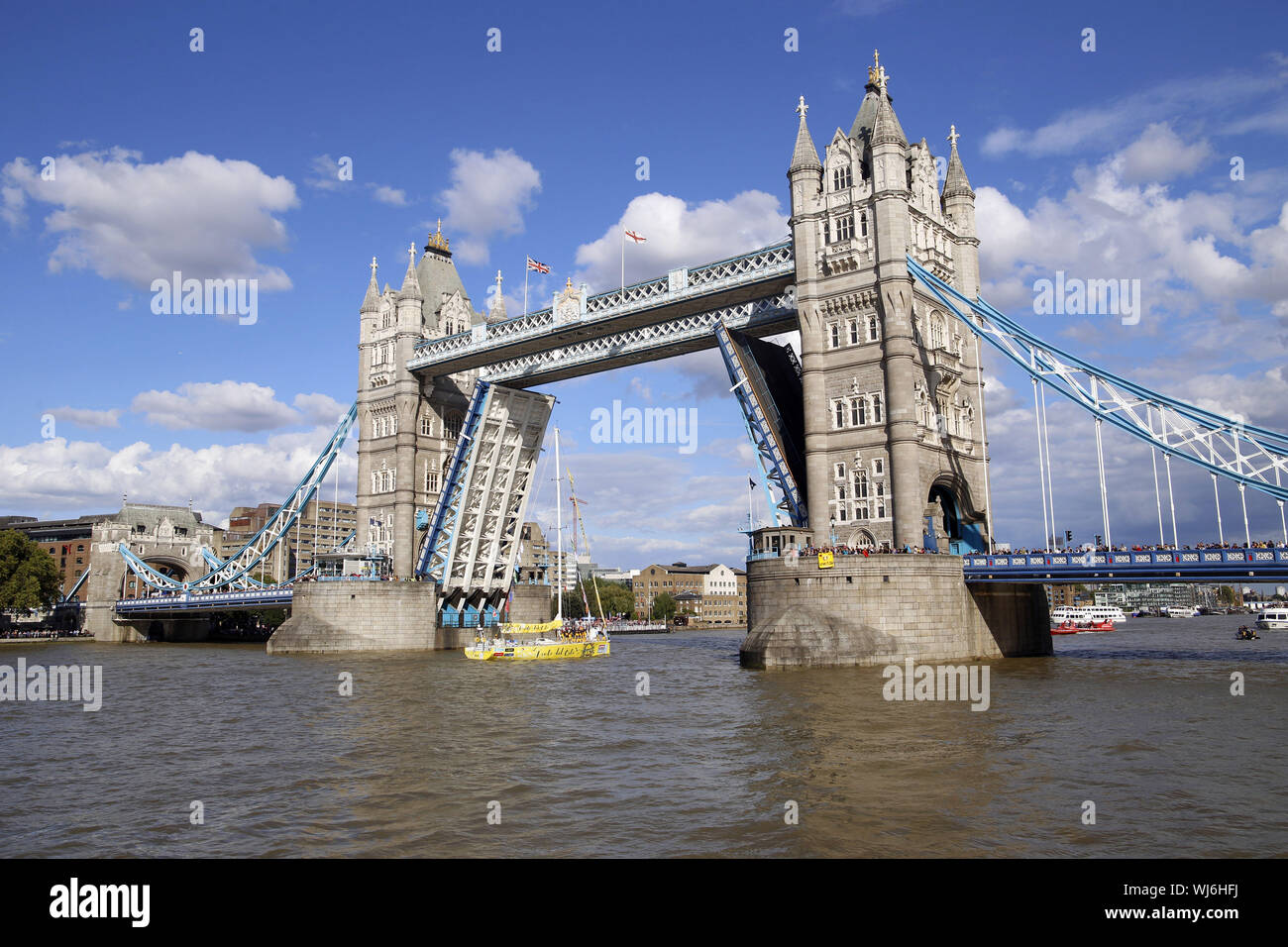 Clipper Round The World Race 2019-2020. Yacht Punta del Este on the River Thames heading towards Tower Bridge and the Thames Estuary for the race star Stock Photo