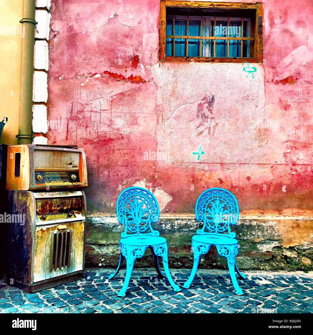 Two pink chairs hi-res stock photography and images - Alamy