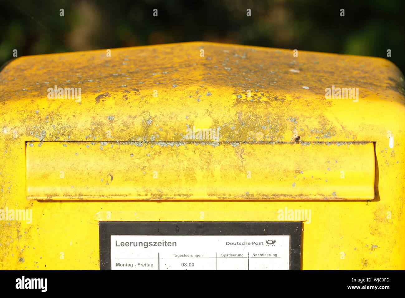 Gelber briefkasten hi-res stock photography and images - Alamy