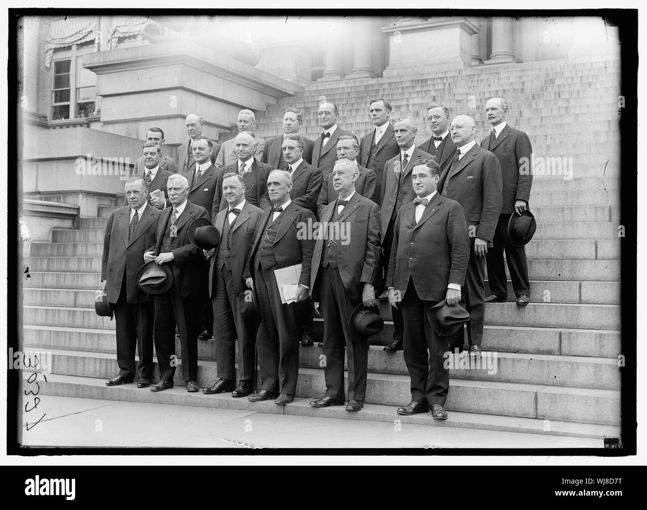 HOUSE OF REPRESENTATIVES. COMMITTEES. NAVAL AFFAIRS. ON NAVY DEPT. STEPS. FRONT: RIORDAN, DANIEL JOSEPH, OF NY; BUTLER, THOMAS STALKER OF PA; SEC. JOSEPHUS DANIELS; PADGETT, LEMUEL PHILLIPS, OF TN, CHAIRMAN; BROWNING, WILLIAM JOHN, OF NJ; McARTHUR, CLIFTON NESMITH, OF OR. 2ND ROW: OLIVER, WILLIAM BACON, OF AL; VINSON OF GA; KELLY, PATRICK HENRY OF MI.;HICKS, FRED. C.OF NY; BRITTEN, FRED A. OF IL; DARROW, GEORGE P., OF PA; STEPHENS OF OH. 3RD ROW: UNIDENTIFIED Stock Photo