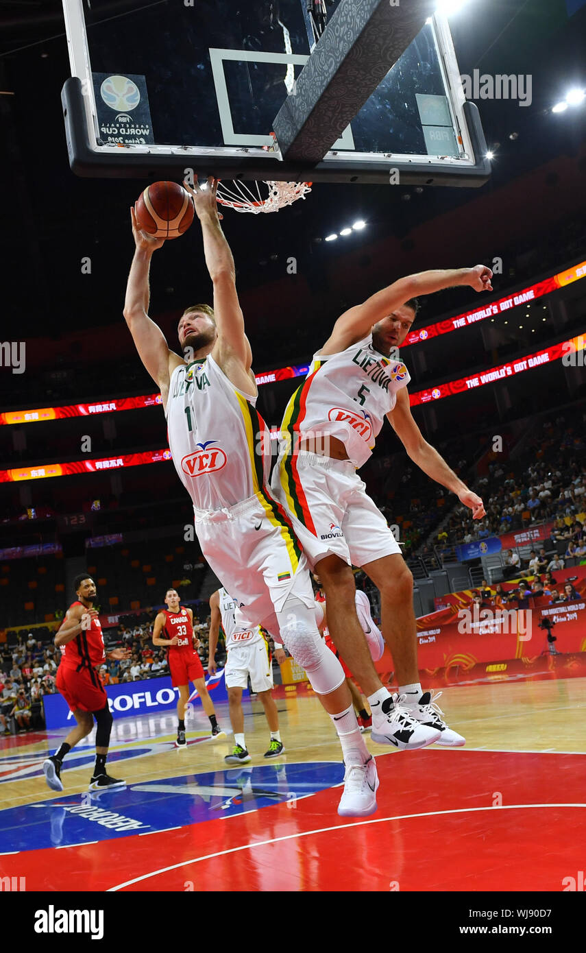 Dongguan China S Guangdong Province 3rd Sep 19 Domantas Sabonis L And Mantas Kalnietis Of Lithuania Defend During The Group H Match Between Lithuania And Canada At The 19 Fiba World Cup In