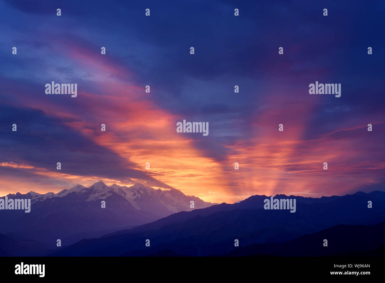 Sky sunbeams clouds heaven hi-res stock photography and images - Alamy