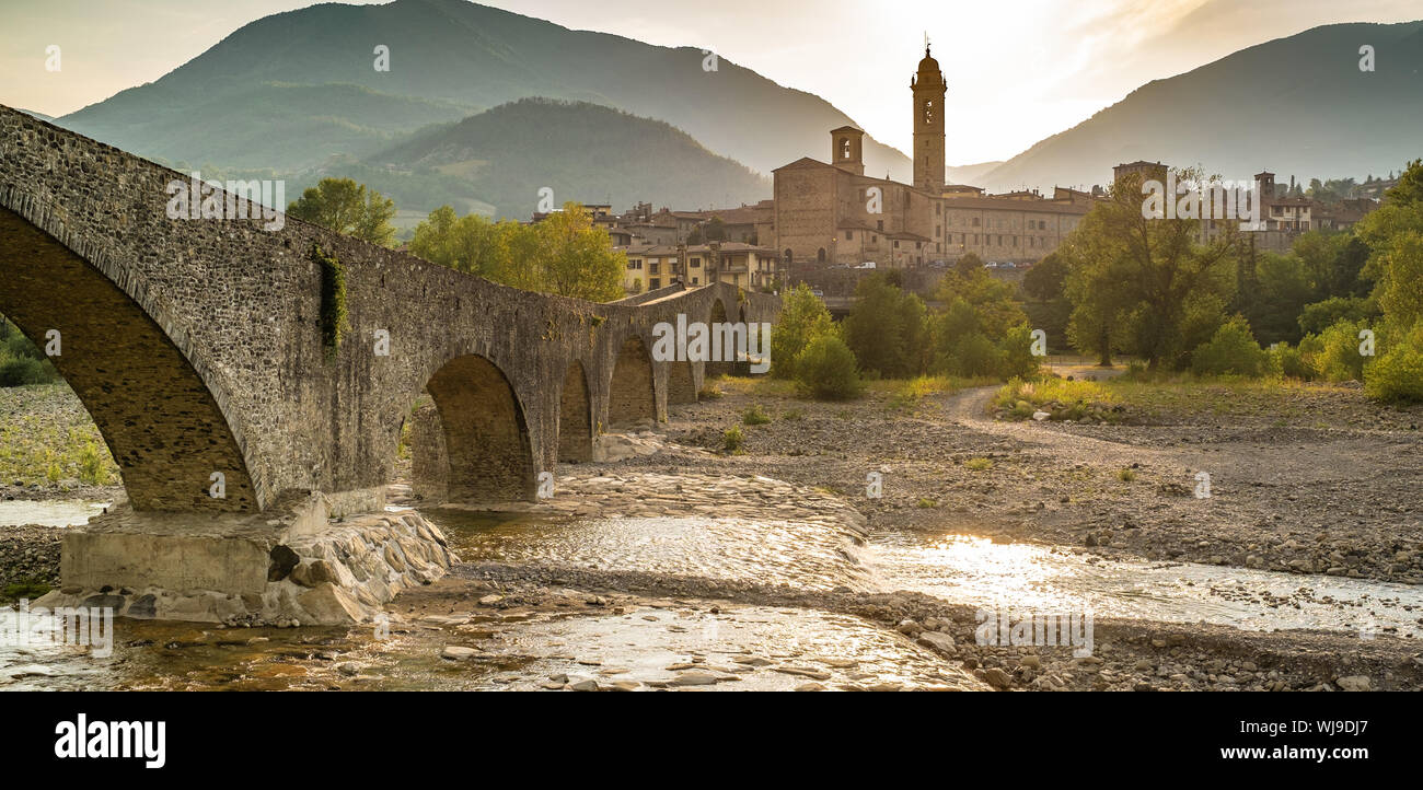 The town of Bobbio and the old medieval bridge. Bobbio, Piacenza province, Emilia Romagna, Italy. Stock Photo
