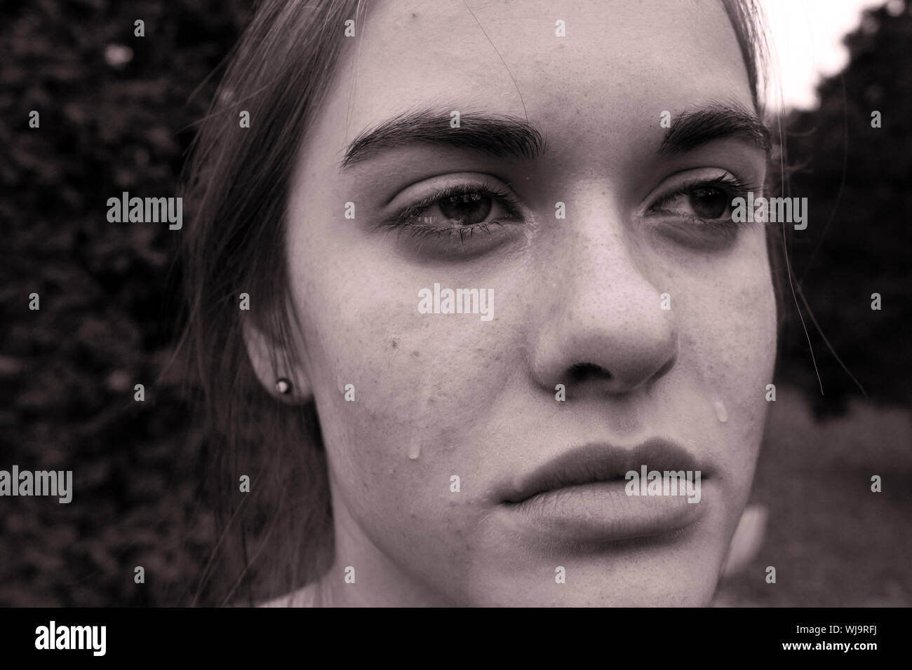 Crying sad woman hi-res stock photography and images - Alamy
