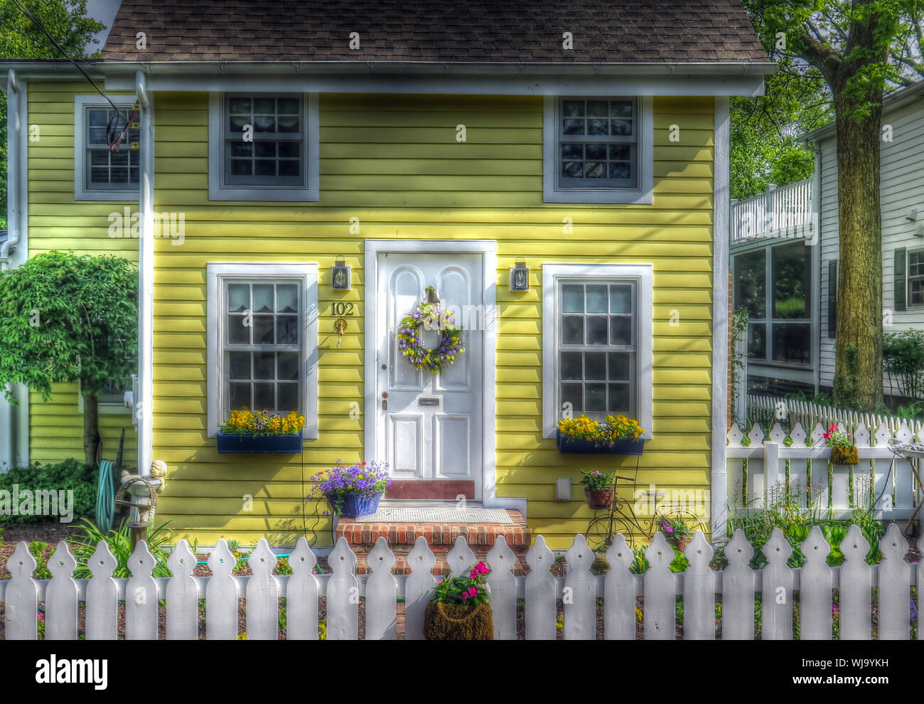 The yellow house Stock Photo Alamy