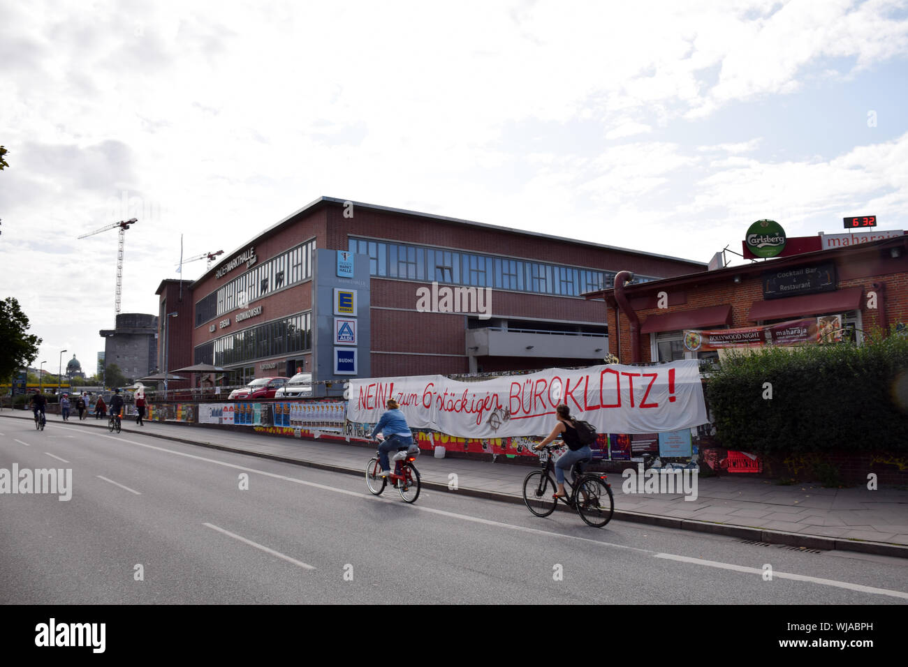 Protest at Rindermarkthalle that a car park was created instead of an urban garden, Hamburg, Germany Aug 2019 Stock Photo