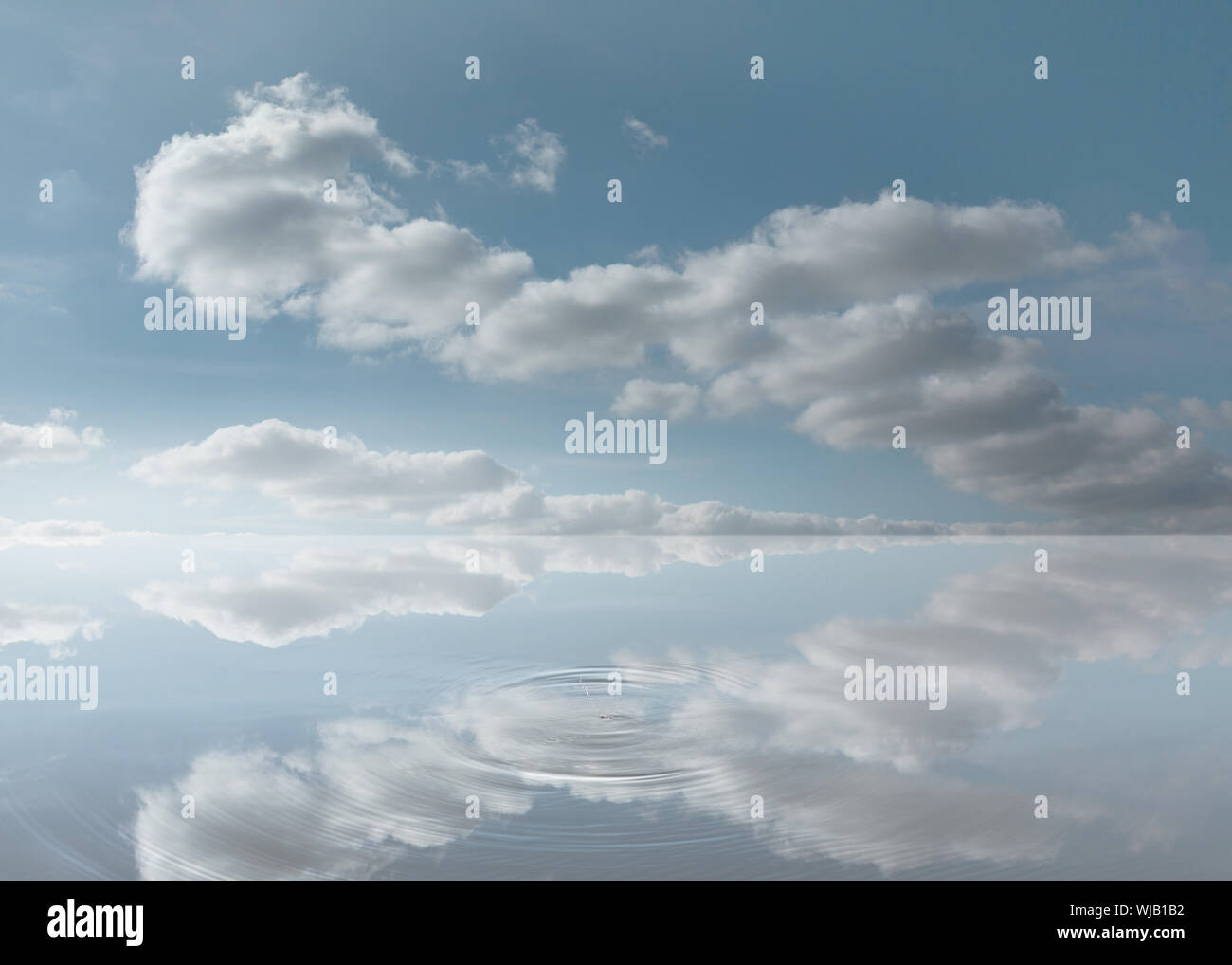 Cloudy water hi-res stock photography and images - Alamy