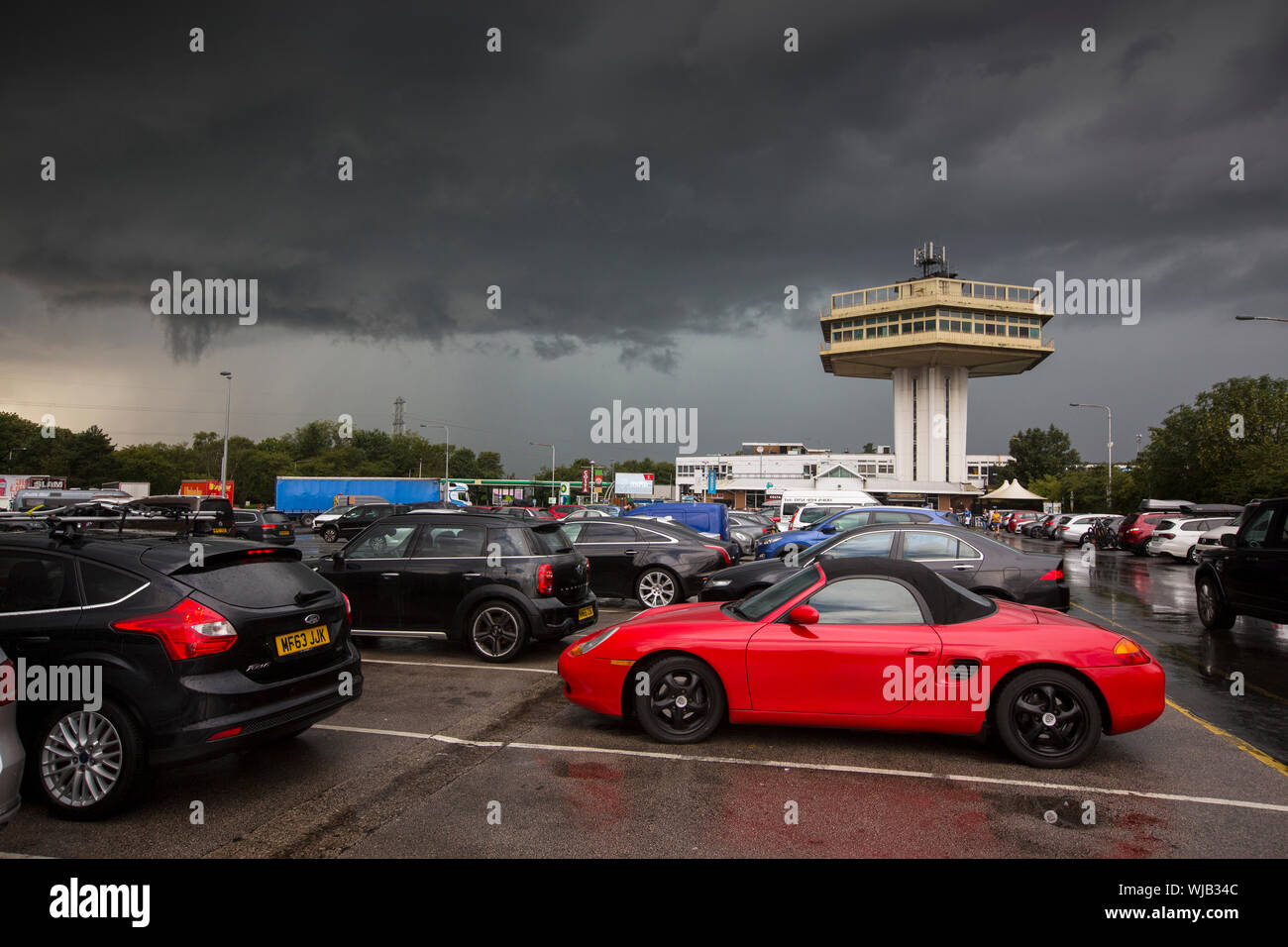 Climate change flooding dark clouds uk hi-res stock photography and ...