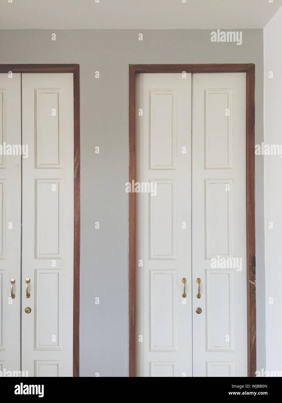 White doors hi-res stock photography and images - Alamy