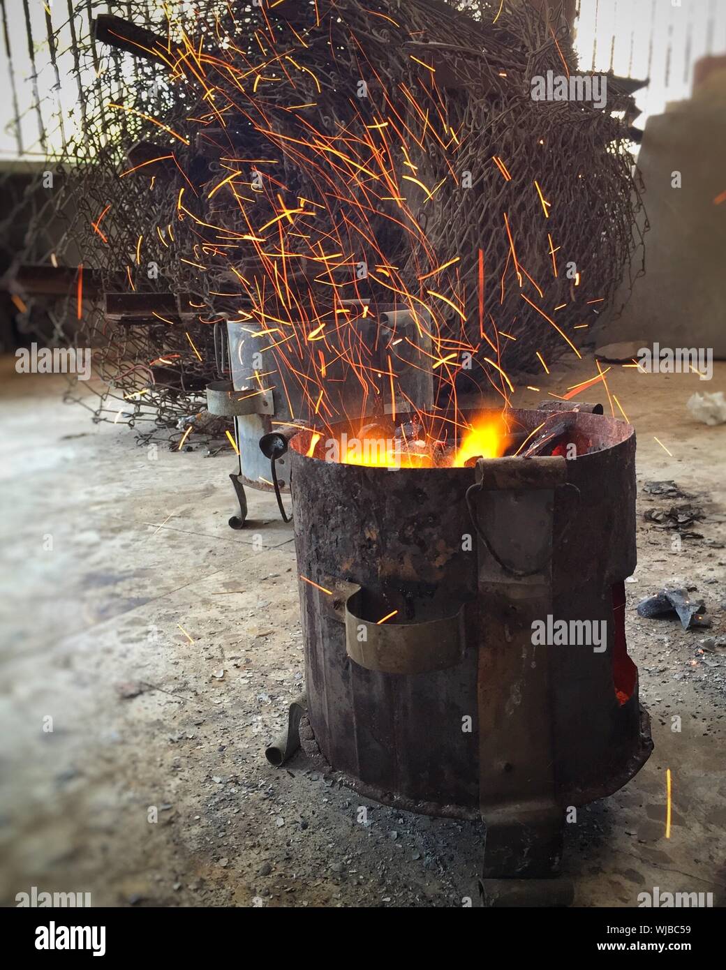 Coal stove hires stock photography and images Alamy