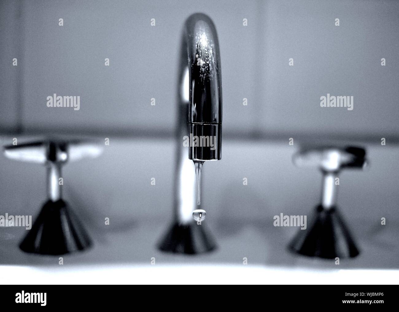 Sink faucet dripping water hires stock photography and images Alamy